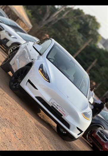2023 Tesla ModelY compact electric crossover now available Design: Smooth, aerodynamic front end without a traditional grille. Powertrain: Fully electric battery system with zero tailpipe emissions. Roof: Large panoramic glass roof panel overhead #forsale #model #luxury #tesla #typ