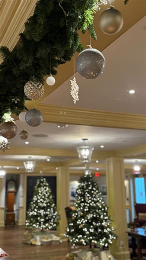 ‘Tis the season for cozy evenings by the fire, twinkling lights shining through the snow, and warm hospitality at The Groton Inn. ✨ | The Groton Inn