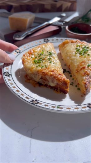Croque monsieur is an icon in my book and the madame is its hot wife! Full recipe lnk in the comments!This takes me back to my time in France having it at basically any brasserie and just falling in love, over and over again ❤️😍 it’s my favorite sandwich, no questions asked. What’s yours? #croquemonsieur #sandwich #hamandcheese #croquemadame #tastemade #feedfeed #todayfood #comfortfood #easyrecipes #favoritefood #makesmewhole #damnthatsdelish #foodvideos #foodreels #foodstagram #cheeserecipes |