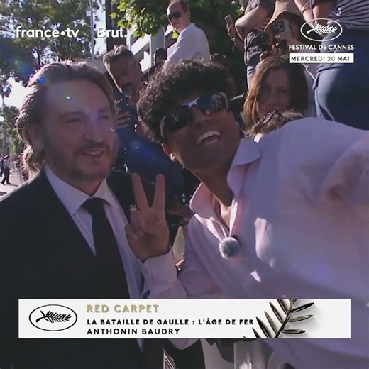 Benoît Magimel profite du tapis rouge pour saluer ses admirateurs !