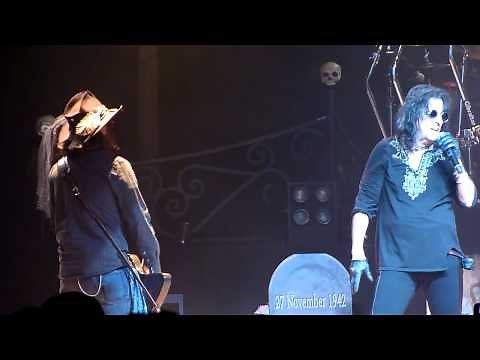 Alice Cooper ft. Johnny Depp - "Revolution" (Beatles cover) - Live at Orpheum