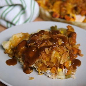 Give your Holiday leftovers an overhaul with this Thanksgiving pizza! | In The Know Cooking