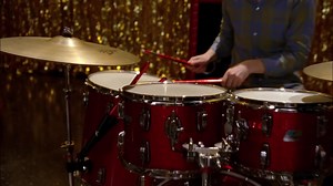 Born to hand jive💙 . . . . Pará mí esto era Glee, así debieron ser los capítulos después de la 3era temporada, nuevos integrantes siendo orientados por antiguos miembros de nuevas direcciones. | Glee Latino News