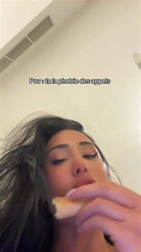 Pourquoi m'appelles-tu au téléphone ?