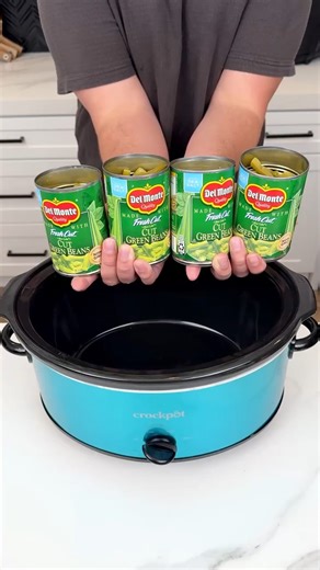 All In One Crockpot Side Dish! Danny N shows us how to make a side dish your family will love using, green beans, cream of mushroom soup, cooked bacon, cream cheese, mild cheddar shredded cheese, sour cream, the blend seasoning, crushed red peppers and crispy fried onions. 🎬 This video was produced by Network Media and Danny N’s Kitchen | The Simple Dish