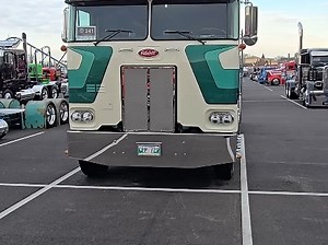 1979年美国 Peterbilt 352型18速重卡