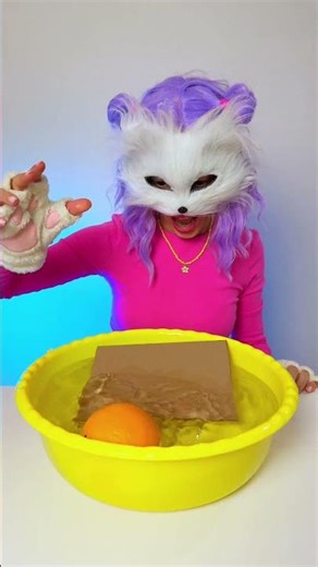 What makes the orange FLOAT? Let’s find out! 🍊✨