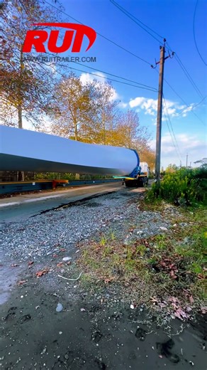 Oversized heavy load trucking | wind blade hauling | 4 axle extendable low bed trailer in action