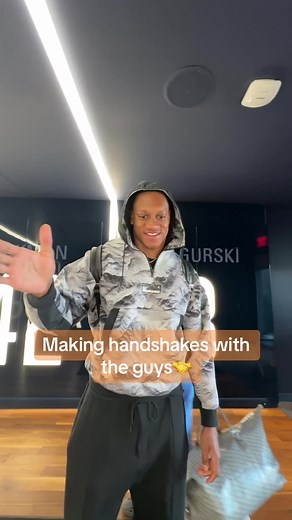 First day handshakes 🤝#chicagobears #handshake #firstdayback | Hand Shakes