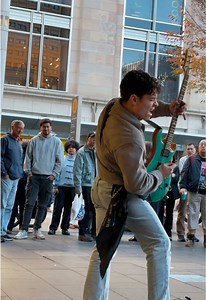 Beat It reactions in the street — live Michael Jackson guitar riffs