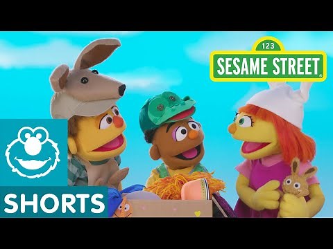 Sesame Street: Julia, Samuel, and Wes Play Dress-Up