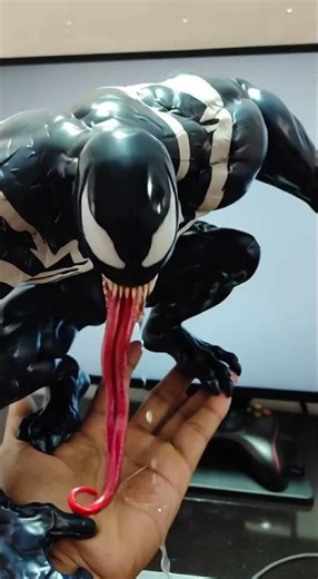 Venom on My Hand 😱 | Realistic Figure #Venom #Marvel #YouTubeShorts #ViralShorts #Satisfying