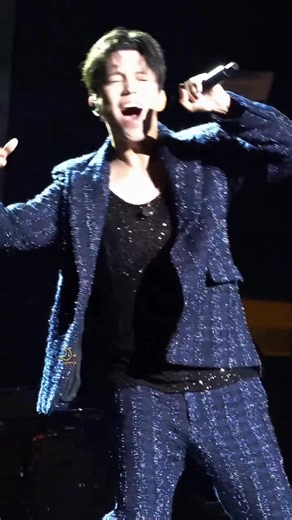 DIMASH EN NUEVA YORK Dimash en concierto “Stranger Tour” #madisonsquaregarden @thegarden 5.10.2025 Repost @moon.k_2 ••••••• STRANGER New York MSG, 5 de octubre 25 Dimash Qudaibergen 🇰🇿 🇦🇷 🇧🇴 🇧🇷 🇨🇱 🇨🇴 🇨🇷 🇨🇺 🇪🇨 🇪🇸 🇩🇴 🇸🇻 🇬🇹 🇭🇳🇲🇽 🇳🇮 🇵🇦 🇵🇾 🇵🇷 🇵🇪 🇩🇲 🇺🇾 🇻🇪 🇰🇿 DK Team Latin Media Fan page en español de Dimash Qudaibergen #dkteamlatinmedia #ДимашКудайбергенов #димашкудайберген #Димаш #Thesingerdimash #迪玛希 #dimashkudaibergenov #kudaibergendimash #kudaiber