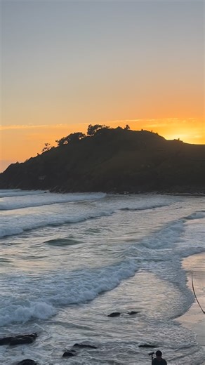 Sydney Surf Daily on Instagram: "20.12.2025 @koalafiedplumbing #sydney #surfreport Vision #cabarita #beach #australia Sydney Surf - 1-2 Foot S Wind - SW-ESE Tide - High 9.00am 1.8m, Low 4.00pm 0.4m Air Temp - 27c Water Temp - 21.5c 🎙️ @steve_harro"