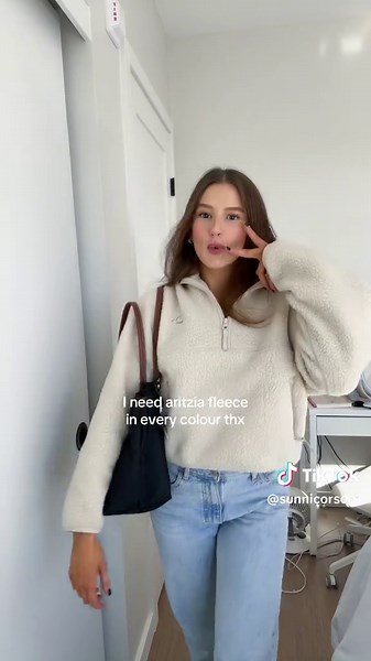 Aritzia Fleece Jackets: Stylish Outfit Ideas