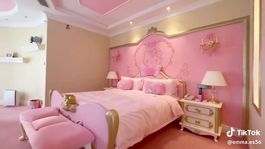 Hello kitty hotel room tour ✨🪽💓🥰 #hellokittylover #sanriocore #kawaii #sanrio #hellokittyandfriends #sanriogirl #hellokitty #kuromi