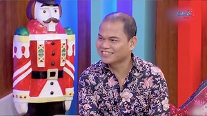 Tito Boy: Ano ang pinakamahal na bagay na naibigay mo expressing your love? Pooh: Nakapagbigay ako ng mahal na relos, mahal na sasakyan. Mahal ko siya eh! Mapapanood ang full episodes ng “Fast Talk with Boy Abunda“ overseas sa GMA Pinoy TV. | GMA Pinoy TV