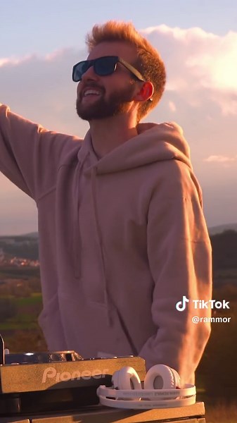 Favorite Summer Song 🥰🌅 #edm #summer #dj #riptide #nostalgia