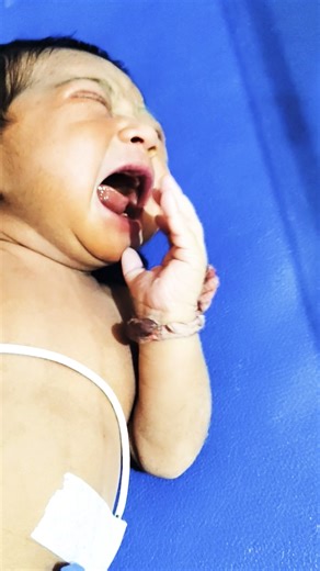 First Time Baby Cry & Hungry Baby😭❤️ #NewbornBaby #BabyFirstCry #HungryBaby #JustBornBaby #BabyCare