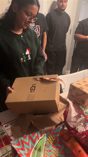 Pantuflas | white elephant game