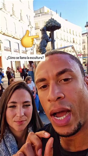 ¿cómo se llama la escultura? . . . . .