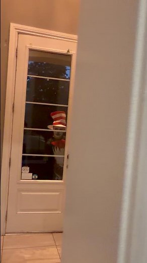 CURSED CAT IN THE HAT IN THE STROMEDY HOUSE!! #catinthehat