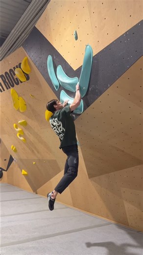 Cyprien Bossut on Instagram: "Collaboration commerciale - @titan_world_league J’ai participé à la première édition de la Titan World League. On a essayé 8 blocs sur le Titan de @epclimbing dans la toute nouvelle salle @goatrocks_nancy ! Les blocs étaient exigeants, et j’avais pas le droit à l’erreur. Bravo à Titouan de @blokcorp d’avoir tout flash 🤯 Il va falloir travailler pour flasher plus de blocs 😅 #escalade #grimpe #bloc"