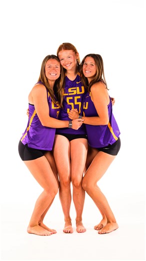 bellaboo❀ on Instagram: "When the whole bus is vibing but you’ve got an assignment due at 11:59 😭 #homework #busrides #collegevibes"