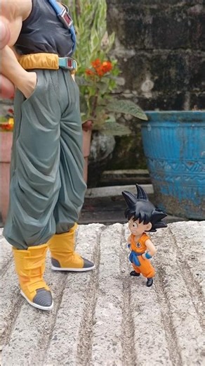 Trunks And Goku Jump And Transfrom Becoming Bigger And bigger #dragonball #goku