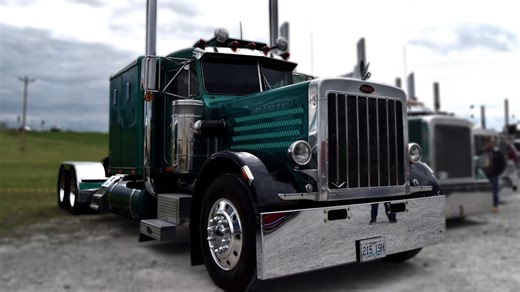 Custom 1979 Peterbilt 359 features a rarity: Cat 3408 V8 power