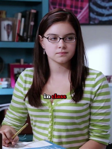 A family run business 🤝 #ModernFamily #HaleyDunphy #AlexDunphy #Shorts