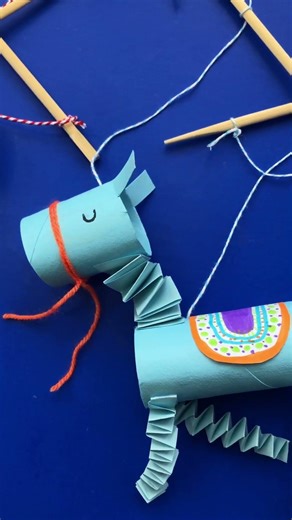 DIY Llama Puppets recycled
