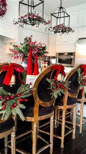 JENNIFER | HOLIDAY HOME | TRANSITIONAL DECOR on Instagram: "Being home is my very favorite thing!!! ❤️❤️❤️ Are you a homebody too?! #ralphlaurenchristmas #holidaydecorator #christmasdecorating #traditionalchristmas #thesugarplumpalace Ralph Lauren Christmas | Traditional Christmas | Homebody | Holiday Decorator | Christmas Tree Stylist | Tablescapes"