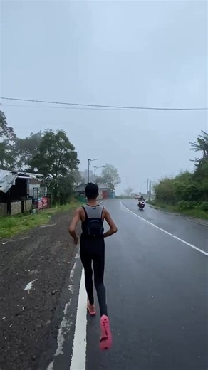 Menjelajahi Bukit Mongkrang: Trekking di Sarangan