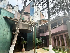 Unul dintre restaurantele simbol ale orașului s-a vândut cu tot cu hotel, un om de afaceri ar pregăti un cămin de bătrâni