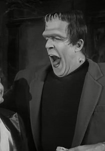 The Munsters S02:E16 - Herman Picks a Winner