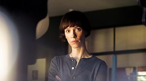 [Noticias] Filmin estrena 'The Listeners' ¿De qué trata la serie con Rebecca Hall como protagonista?: un extraño zumbido