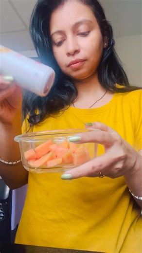 Trying leaf impression painting first time in canvas 😎💃🏻