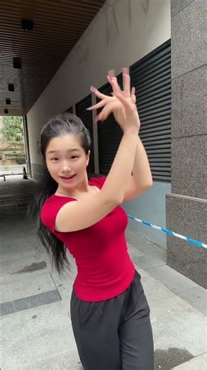 Lift Your Veil Finger Dance Cover | Fengbao’s Joyful Chinese Folk Song Finger Dancing Performance