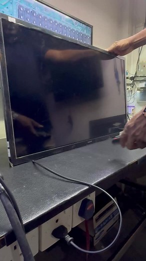 පැය 1 ක් ඇතුලත අපි Original Panel දානවා Dimuthu Electronics 0714478552 #Trending #electronics #ledtvrepair #fypシ゚viral #tiktok #electronic #srilanka #fypシ #fyp #fyp #trending #fypシ゚viral #dimuthuelectronics #jaela #capcut #colombo #FYP #entrepreneur #euntreprenuer #cof Dimuthu Electronics Sri Lanka's trusted name in LED/LCD TV repairs since 1996! We specialize in backlight replacements, panel repairs, and offer the best original LED panels at affordable prices. As the island's first dedicated LE