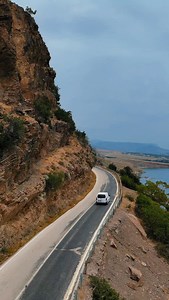 Eski Mersin-Antalya yolu olan Karayar,heyelan riskinin en yüksek olduğu bir bölge,yola düşen kaya parçaları yüzünden en tehlikeli yollardan biri. Peki sen bu yolu kullanırmıydın ? #mersin #virajlıyollar #uçurum #heyelan | Mersinden1yer