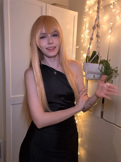 Asuna Returns in Stunning Cosplay!