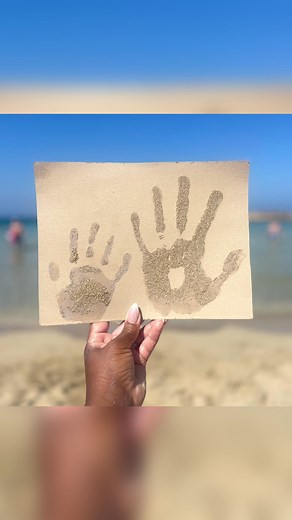 Sand hand art 🖐🏾 🏝️ I had to try this viral sand art whilst we were on holiday and enjoying the beautiful beaches of Cyprus. I’ve seen so many try this and it’s totally worth it! It’s a lovely little activity to do on the beach and of course the photo is a lovely keepsake! I have seen lots use PVA glue but I was not about to be packing glue in my suitcase. So I tried the sun lotion version which makes total sense as we already had it with us! Of course you could put this in a frame to preserv