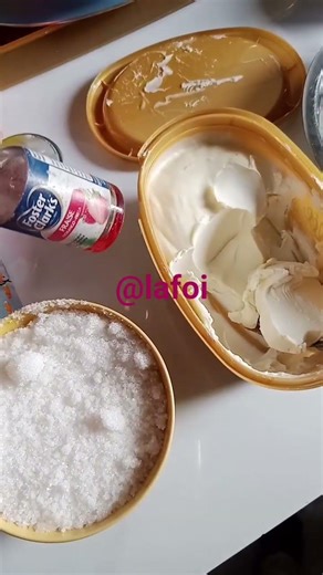 Lil broda learning how to make mango 🥭 cake