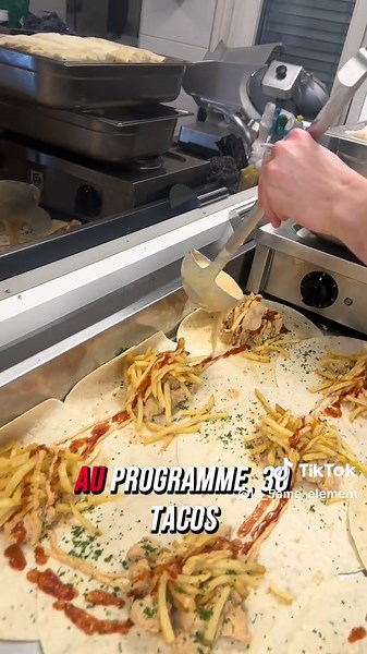 🎉 Vous organisez une fête ? Un anniversaire ? Un événement ? 👨‍👩‍👧‍👦 Vous êtes nombreux… et vous avez FAIM ? 🌮 On vous livre des TACOS — en grande quantité, et même sur place ! 🔥 Tacos généreux, gratinés, savoureux, préparés avec des produits de qualité. 📦 Sur commande, avec réservation à l’avance. 💸 Plus vous êtes nombreux, plus on peut faire un PRIX ! 🤝 On négocie, on s’adapte. Vous organisez. Nous, on régale. 📲 Écrivez-nous pour réserver ! #tacosparty #fête #livraisonbulle #eventfo