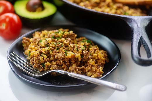 57K views · 116 reactions | RECIPE: https://thatlowcarblife.com/keto-mexican-skillet/ One dish Mexican skillet - made with seasoned beef, cauliflower rice, and a bit of cheese. | That Low Carb Life | Facebook