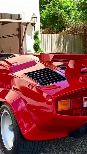 Red Lamborghini Countach V12 Interior