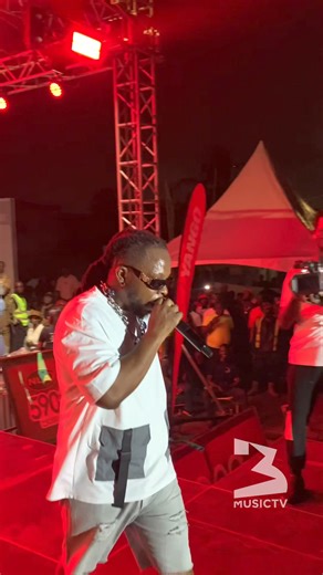 Edem came on stage and jammed us with hits after hits at the #3MusicliveSallahfest. We loved it!🔥 #3MusicTV | 3 MUSIC