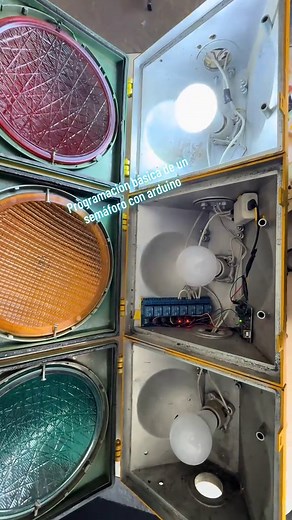 Control de Semáforo con Arduino