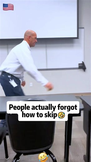 Do you remember how to skip?🤣Come give it a try!#skip #funny#tiktok #funnymoments #challenge #happy